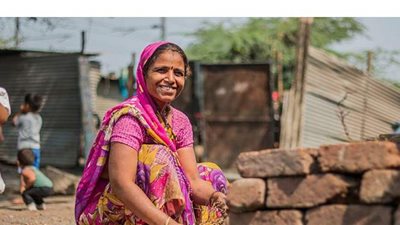 بدعوى مرضها العقلي.. هندي يحبس زوجته لعام ونصف في حمام | فيديو