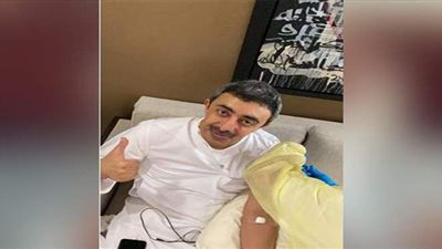 عبد الله بن زايد يعلن حصوله على لقاح كورونا