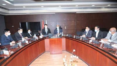 وزير  النقل يبحث مع سفير كوريا الجنوبية توريد قطارات جديدة للمترو