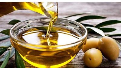 أسرار استخدام زيت الزيتون للعناية بجمال بشرتك وجسمك
