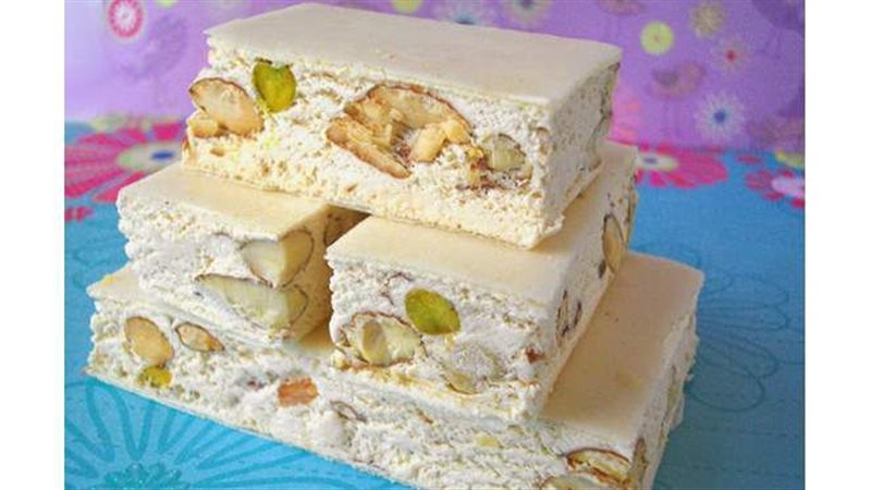 النوجا بالمكسرات