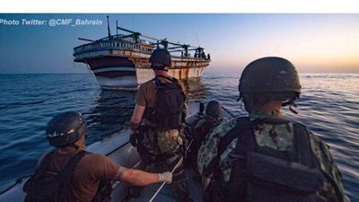 مدمرة أمريكية تقدم مساعدة لسفينة إيرانية بعد عطل في محركها |صور