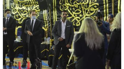 أحمد العوضي ويوسف شعبان  وإيهاب فهمي أول الحضور بعزاء محمود ياسين بالشيخ زايد| صور