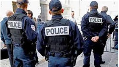 الشرطة الفرنسية: قتلى في عملية طعن بضواحي باريس