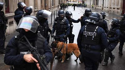 فرنسا تنشر وحدة مكافحة الإرهاب فى باريس بعد قطع رأس رجل بضواحي العاصمة