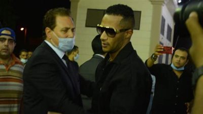 محمد رمضان في عزاء محمود ياسين بالشيخ زايد | صور