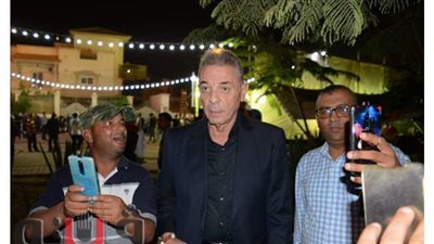 وزيرة الثقافة وإلهام شاهين ومحمود حميدة في عزاء محمود ياسين| فيديو وصور