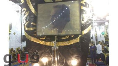 الحفيد والابن يبكيان رحيل محمود ياسين خلال تلقي العزاء| فيديو