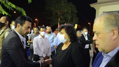 نجوم الفن والمجتمع في عزاء محمود ياسين| صور