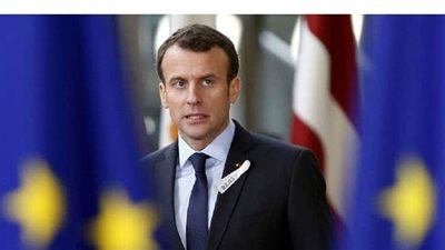 ماكرون: حادث الطعن بضواحي باريس ناجم عن عمل ارهابي