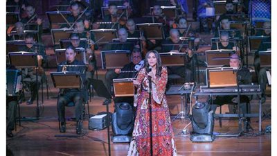 أحلام تتألق في حفل  يوم المرأة العمانية