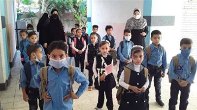 بالكمامات والماسح الحراري.. 200 مدرسة بكفر  الشيخ تستقبل العام الدراسي الجديد | صور