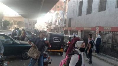 في أول أيام الدراسة بالمنوفية.. أولياء الأمور أمام بوابات المدارس