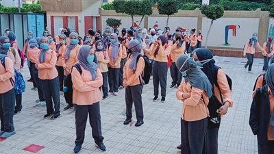 8 صور ترصد أول أيام العام الدراسي الجديد في الإسكندرية