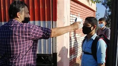 قياس درجة الحرارة وارتداء الكمامة.. مدارس المنوفية تطبق الإجراءات الاحترازية |  صور