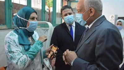 محافظ الجيزة يتفقد حجرة العزل بمدرسة الشهيد أسامة أحمد | فيديو وصور