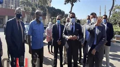 وزير التعليم العالي يشهد تحية العلم بأول أيام العام الجامعي الجديد بعين شمس