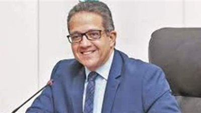 وزير السياحة والآثار يصدر قرارا جديدا لدعم شركات النقل