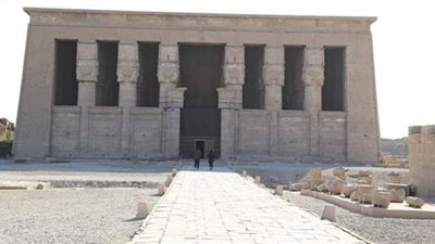 وزير التنمية المحلية يصل إلى الأقصر لعقد ورشة عمل مع ٧ محافظين