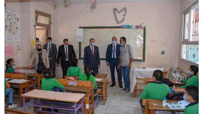 محافظ الإسكندرية يتفقد عددا من المدارس ويشدد على اتباع الإجراءات الاحترازية