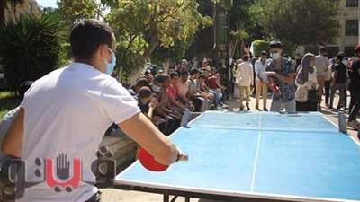 رغم مخاوف كورونا.. ضحك ولعب وسيلفي في أول أيام الدراسة بجامعة القاهرة | صور