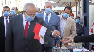 جولة لرئيس جامعة القاهرة في أول أيام الدراسة | فيديو وصور