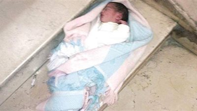 فحص كاميرات المراقبة بمحيط العثور على رضيع بكرداسة