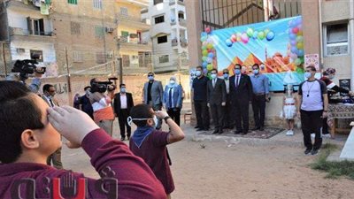 محافظ الغربية يشارك طلاب مدارس طنطا تحية العلم في أول أيام العام الدارسي