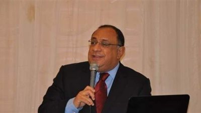 رئيس جامعة حلوان يكشف نسبة التعليم الإلكتروني في الكليات النظرية والعملية  | فيديو