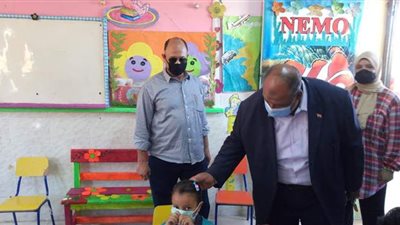 رئيس القنطرة شرق في جولة على المدارس لمتابعة تطبيق الاجراءات الاحترازية | صور
