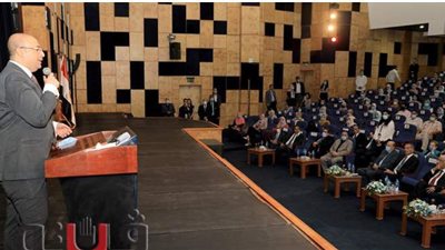 محافظ بني سويف يحثً الطلاب على التواصل مع العلماء