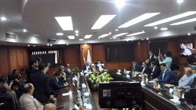 انطلاق اجتماع وزير الشباب والرياضة مع اللجنة الخماسية ومدربي المنتخبات