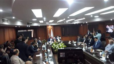 وزير الرياضة يستعرض استعدادات المنتخبات الوطنية لكرة القدم مع اتحاد الكرة