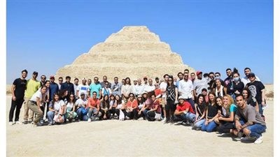 الهجرة تنظم زيارة لوفد شباب الدارسين لزيارة آثار سقارة | صور