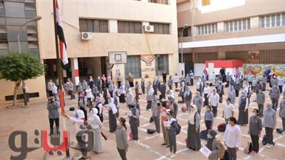 الإجراءات الاحترازية لمواجهة كورونا في أول أيام الدراسة.. الماسح الحراري والتعقيمات على أبواب المدارس.. والمسئولون يتفقدون غرف العزل