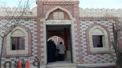 تجهيز مقبرة والدة المنسي بمدافن الأسرة بالعاشر من رمضان تمهيدا لدفنها | صور