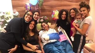 لاعبات سلة الأهلي يزرن زميلتهن بالمستشفى للاطمئنان عليها