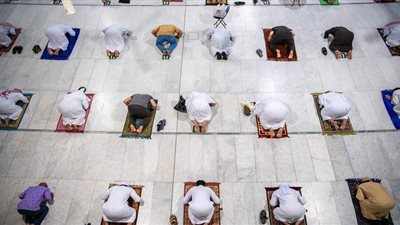 المسجد الحرام يستقبل المصلين في المرحلة الثانية من العودة للعمرة | صور