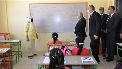 وزير التعليم يتفقد مدارس التجمع الخامس ويشدد على الإجراءات الاحترازية
