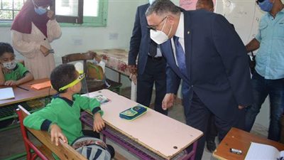 محافظ البحر الأحمر يتفقد مدارس الغردقة ويشدد على الإجراءات الوقائية | صور
