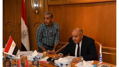 محافظ قنا يعقد اللقاء الأول مع المهندسين الجدد | صور