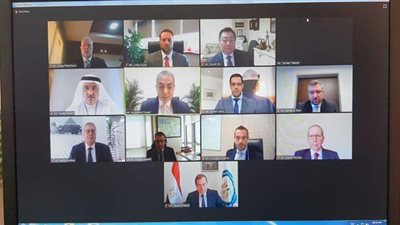 الملا : نعمل على جذب الاستثمارات بقطاع البترول