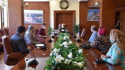 مديرو المدارس مع بداية العام الدراسي الجديد.. مكافأة مديرة شجرة الدر بـ ٥ آلاف جنيه.. واستبعاد مسئول 