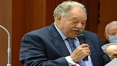 الفنان يحيى الفخراني يتقدم نواب مجلس الشيوخ في أولى جلساته | فيديو