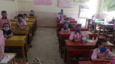 انتظام الدراسة بمدارس كفر الشيخ وسط تطبيق الإجراءات الاحترازية | صور