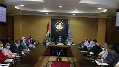 اجتماع موسع بكفر الشيخ لسرعة الانتهاء من رصف الطرق قبل فصل الشتاء | صور