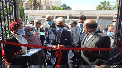 محافظ السويس ورئيس شركة مياه القناه يفتتحان عددا من المشروعات