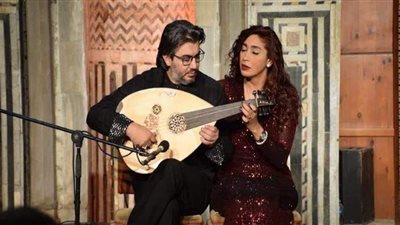 الثنائى دينا وغسان يعزفان على العود الكهربائى بالأوبرا .. الخميس