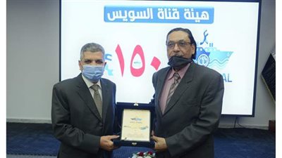 رئيس هيئة القناة يلتقي وفد جمعية إحياء التراث المصري | صور