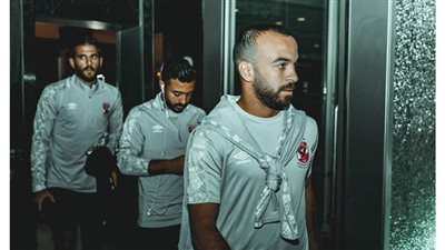 أفشة يجري أشعة على الضلوع والخلفية